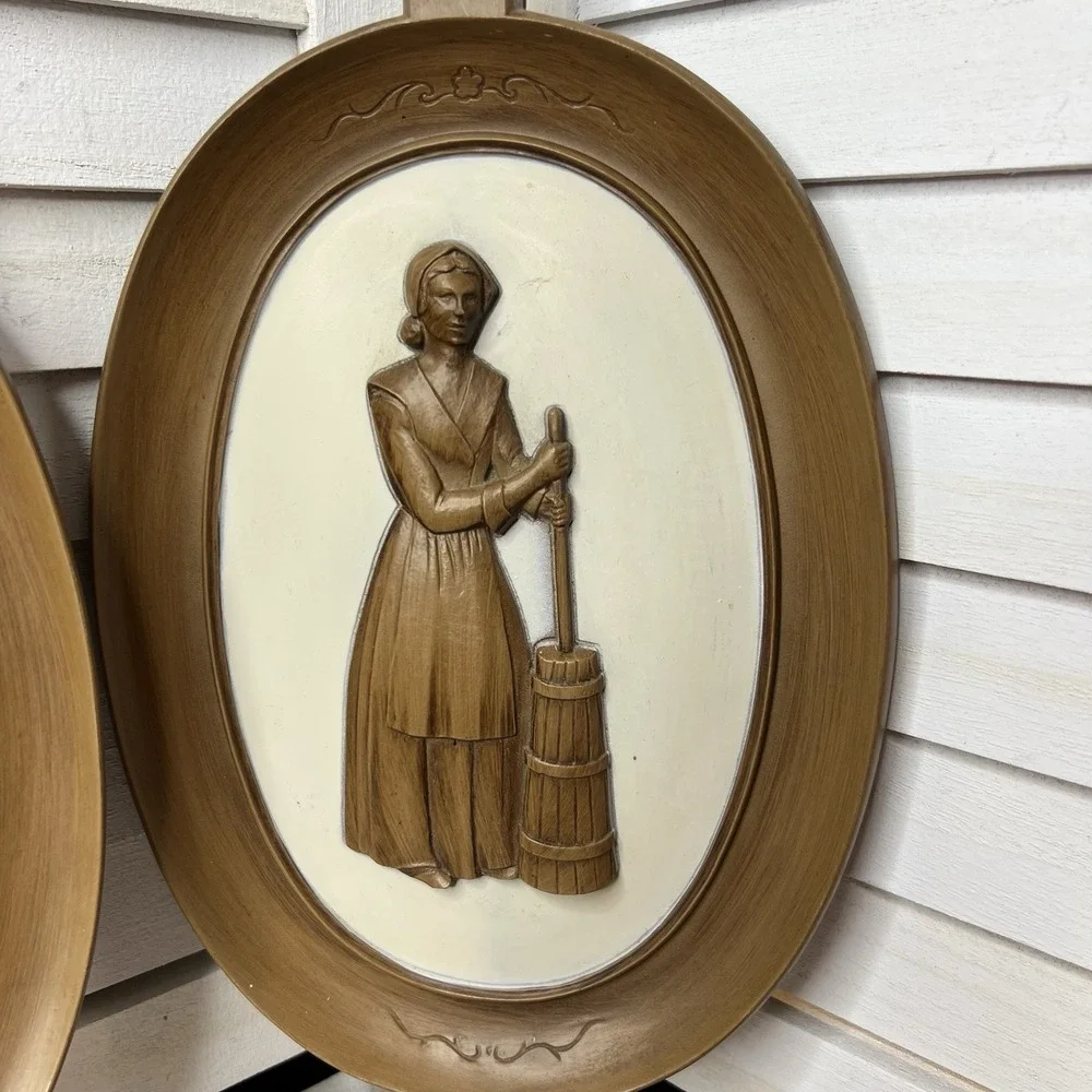 Vintage 1960 Syroco Wall Plaques‎ Pilgrim Man Woman Colonial Figures 4777A/B USA